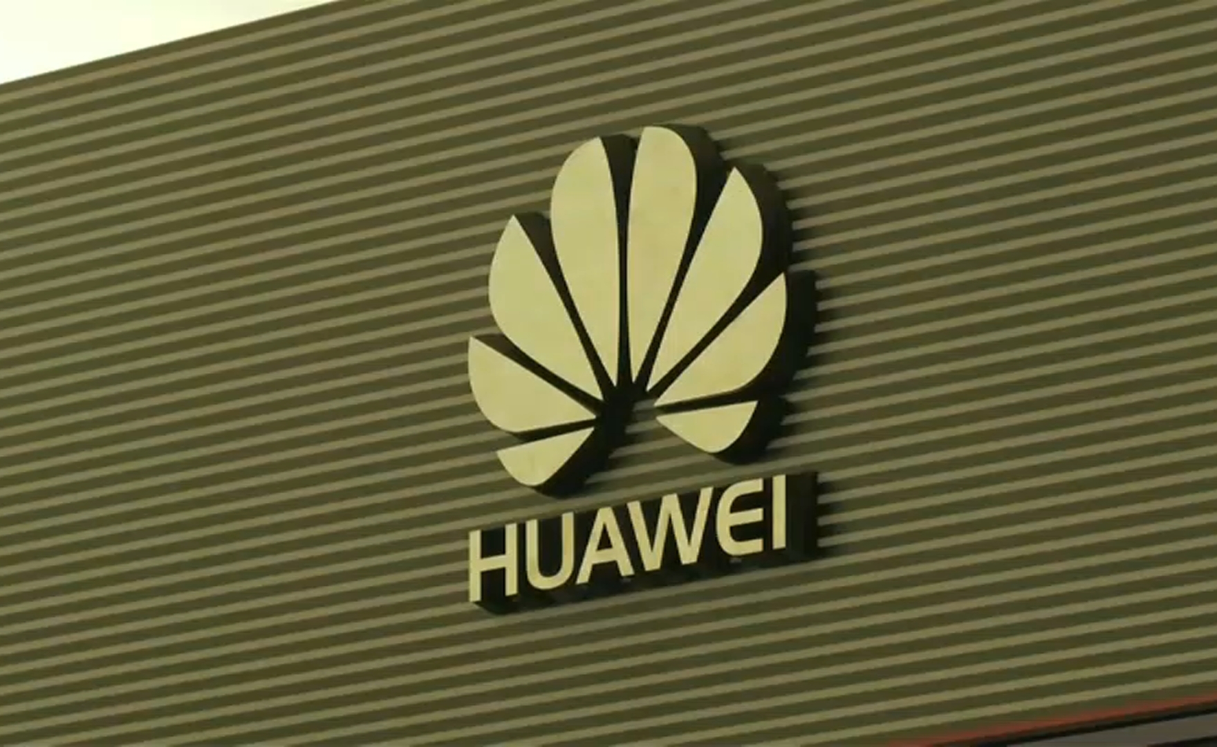 Licenza USA temporanea per Huawei, ma il patron Ren Zhengfei tira dritto