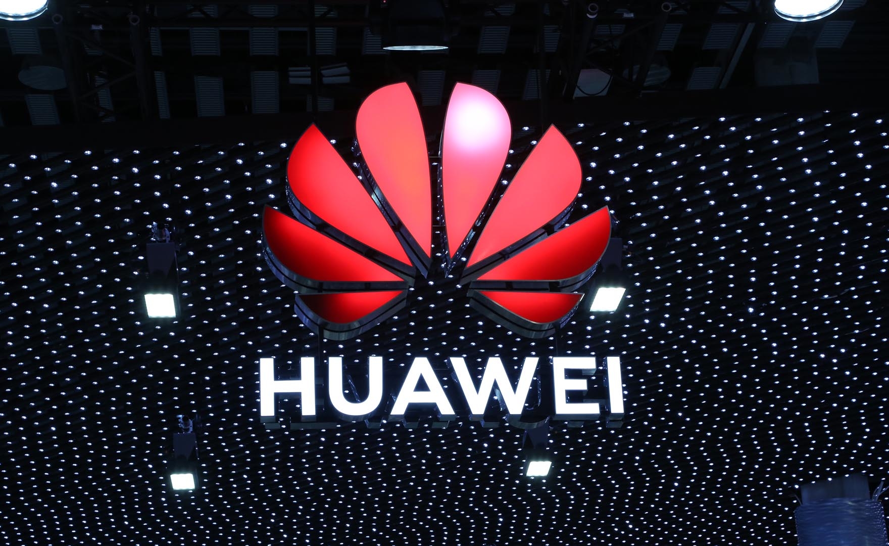 Il designer di Huawei non vuole ispirarsi ad Apple: Huawei SE non arriverà