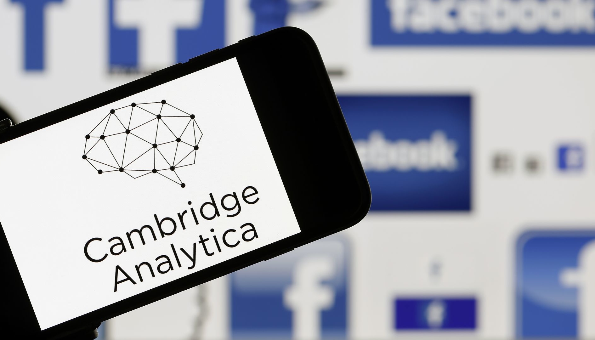 Facebook, arriva il conto per il caso Cambridge Analytica: multa da 5 miliardi di dollari!