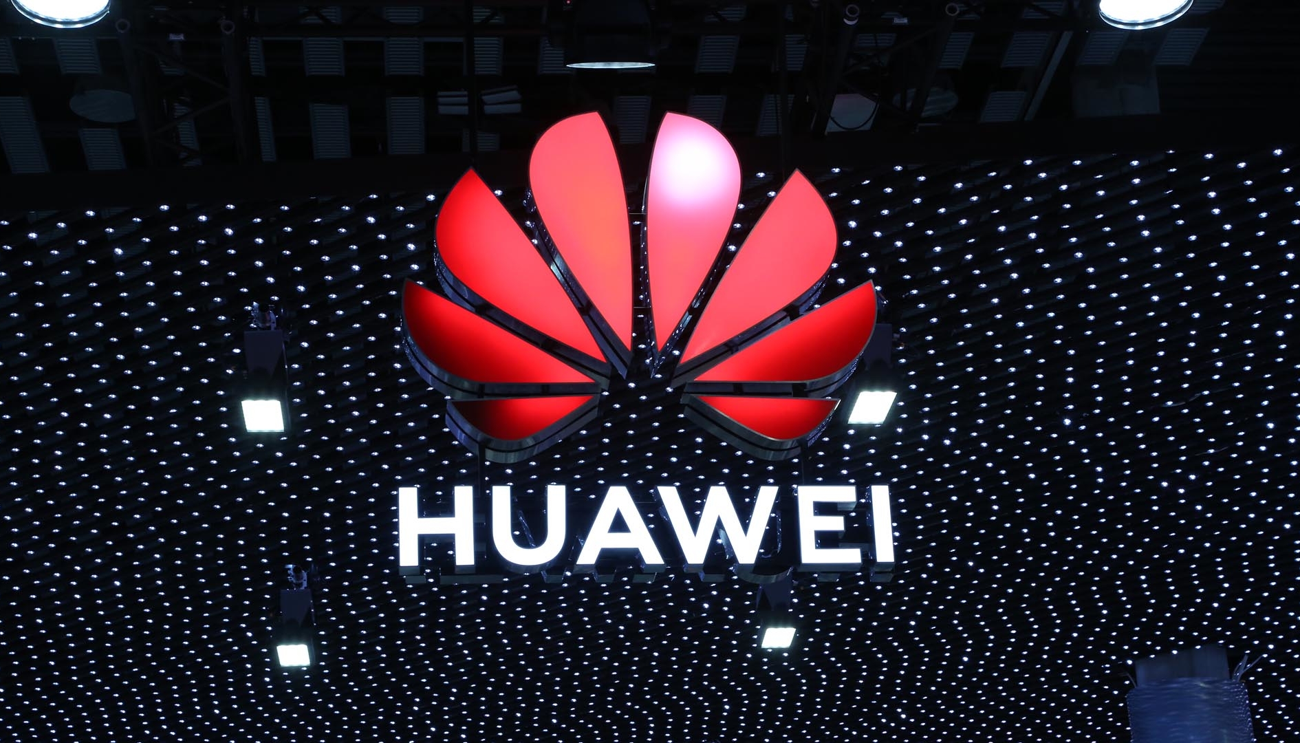 Il designer di Huawei non vuole ispirarsi ad Apple: Huawei SE non arriverà