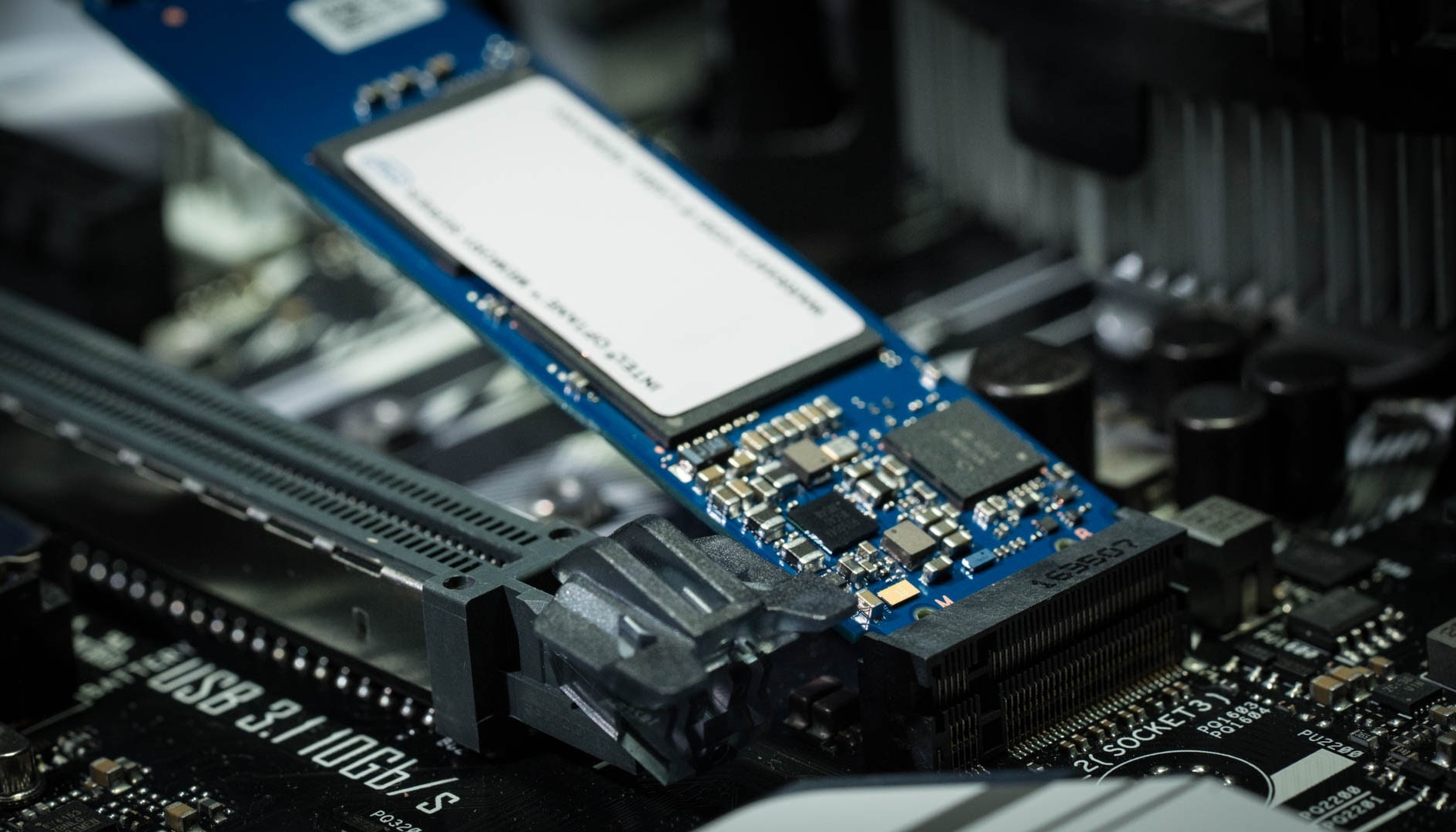 13 minuti di buio e 6 exabyte di NAND flash vanno in fumo