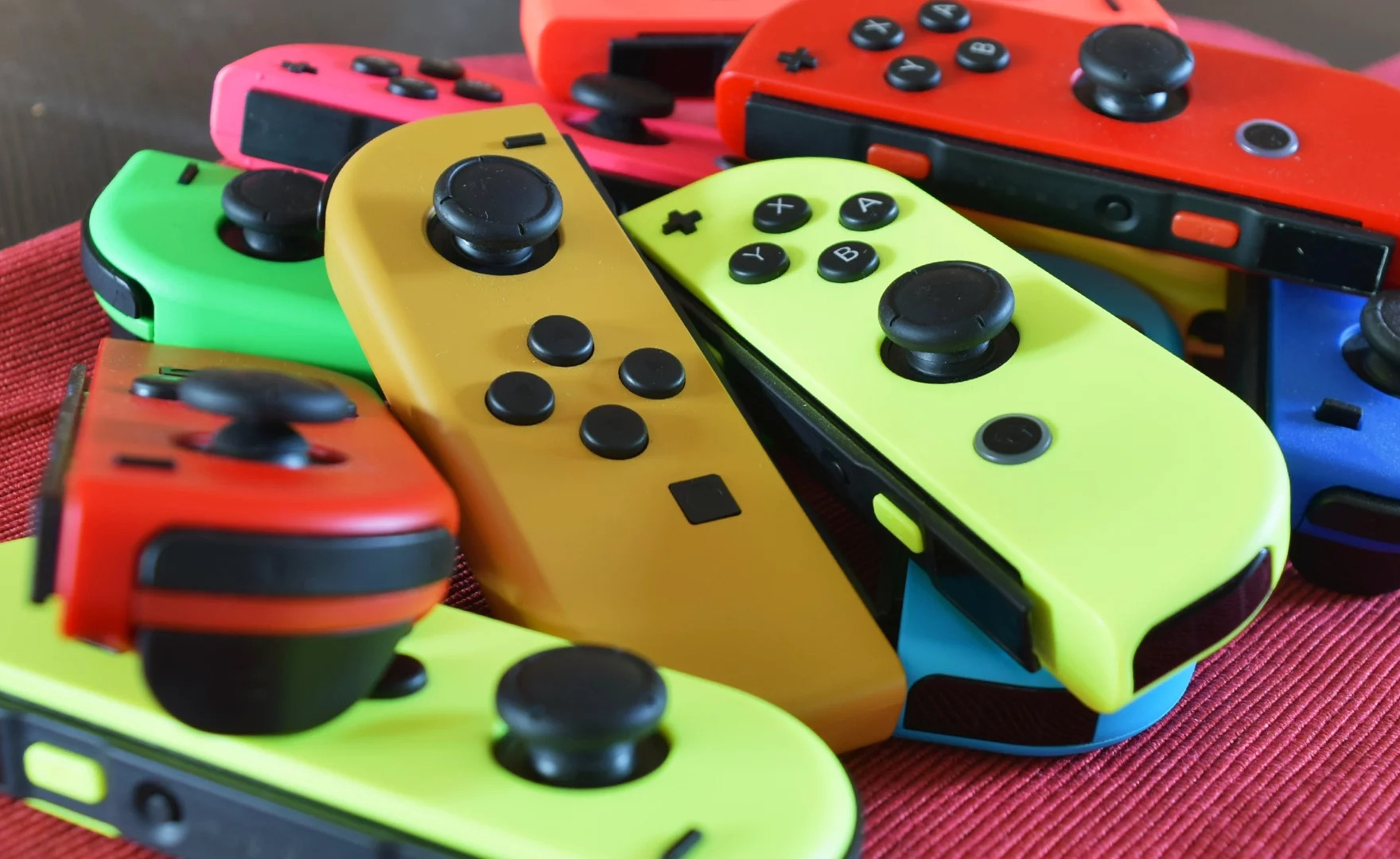 Switch, Joy-Con Drifting: sostituzione gratis e rimborsi per tutti, secondo un documento ufficiale
