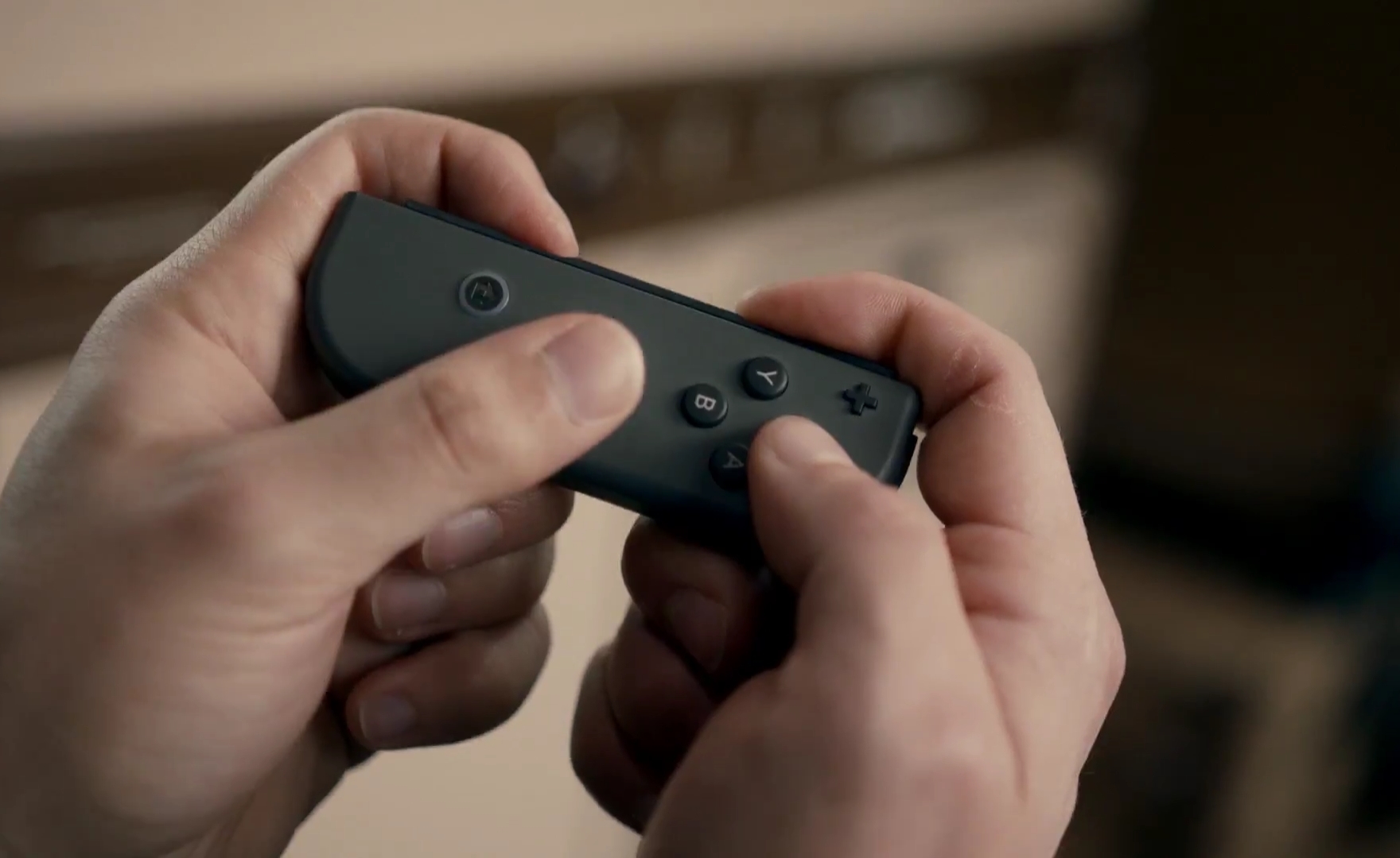 Nintendo Switch: l’immagine di un nuovo controller anticipa il futuro del servizio Online?