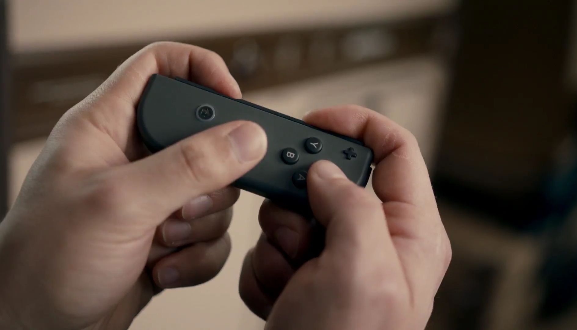 Nintendo Switch: l’immagine di un nuovo controller anticipa il futuro del servizio Online?