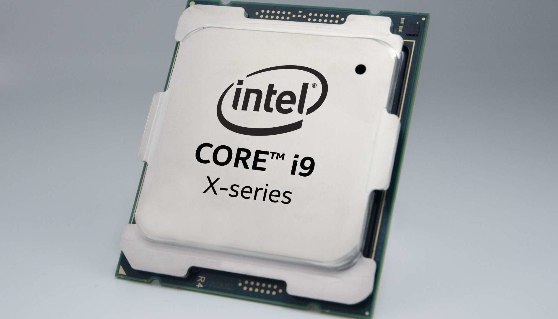 Intel Core i9-10980XE, 5,1 GHz con 18 core attivi e dissipatore a liquido “standard”