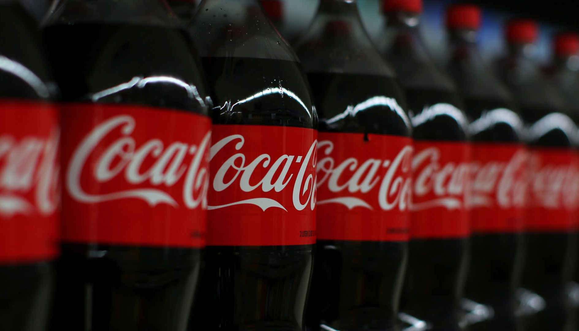 Coca-Cola, stop alla pubblicità su Facebook