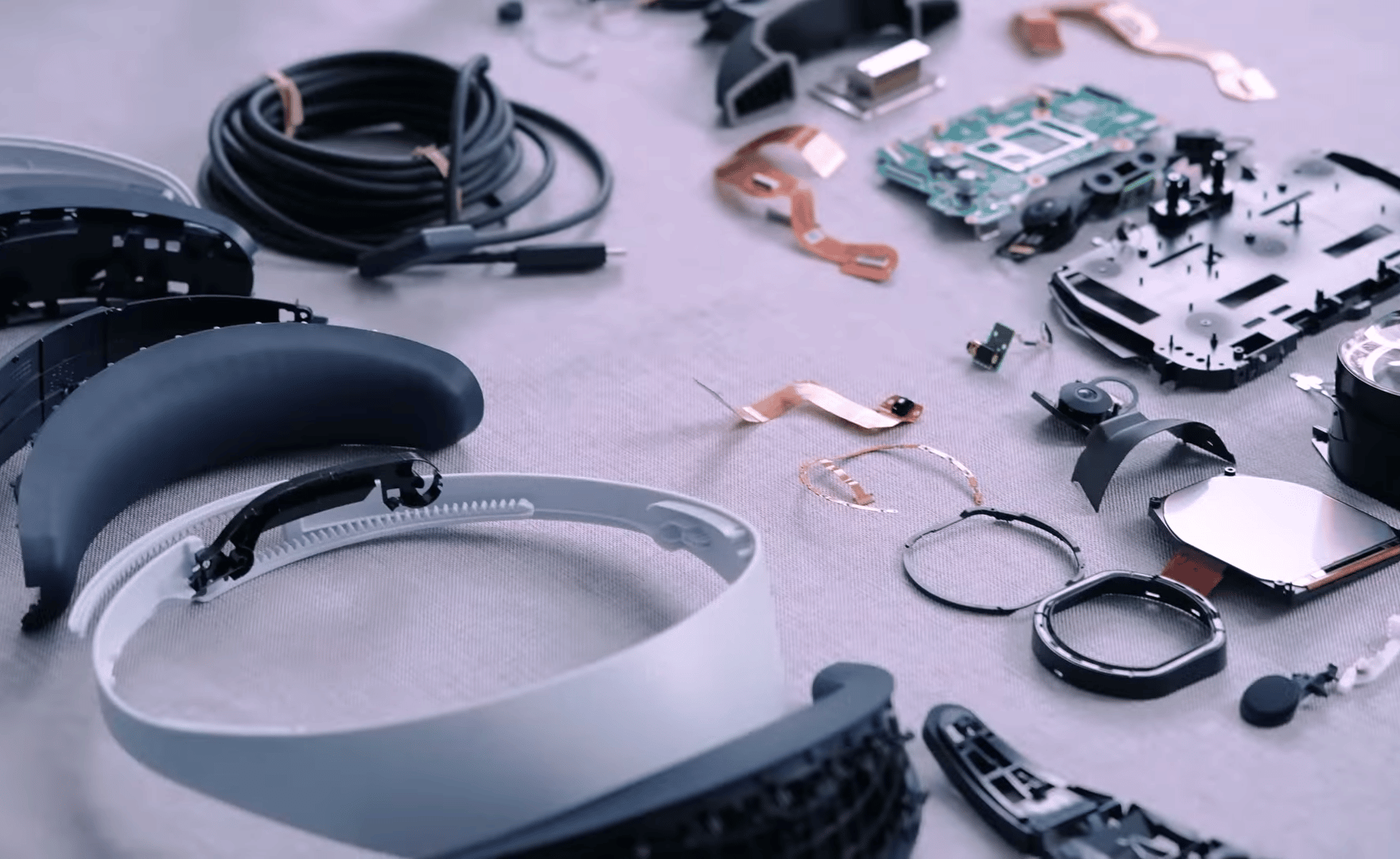 Video teardown di Playstation VR2 e dei controller VR2 Sense
