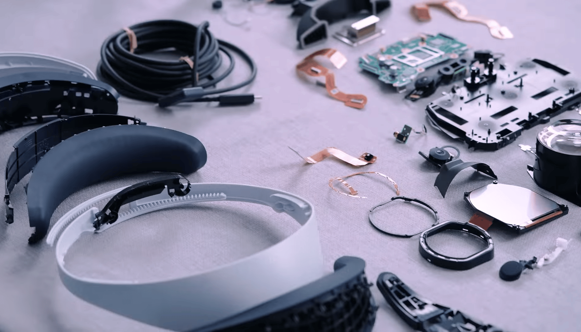 Video teardown di Playstation VR2 e dei controller VR2 Sense