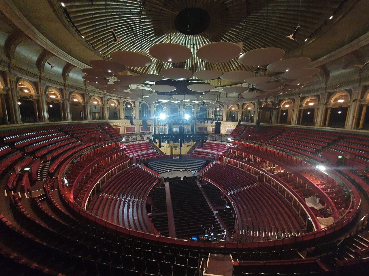 L'interno della Royal Albert Hall, prima tappa europea del concerto di Zelda