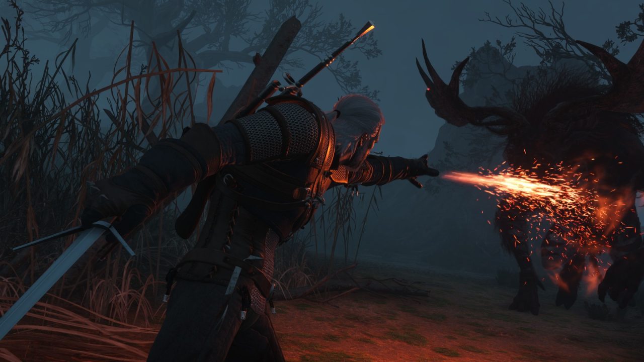 Geralt usa il segno Igni contro un mostro in The Witcher 3 Remastered