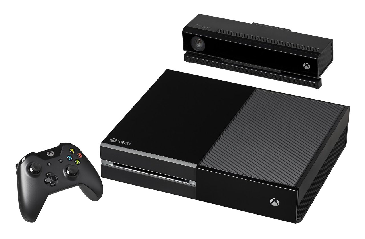Xbox One con controller, versioni separate dei giochi e achievement Xbox