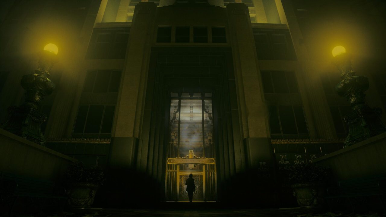 Platino di Alan Wake 2: l'ingresso di un hotel illuminato nella notte