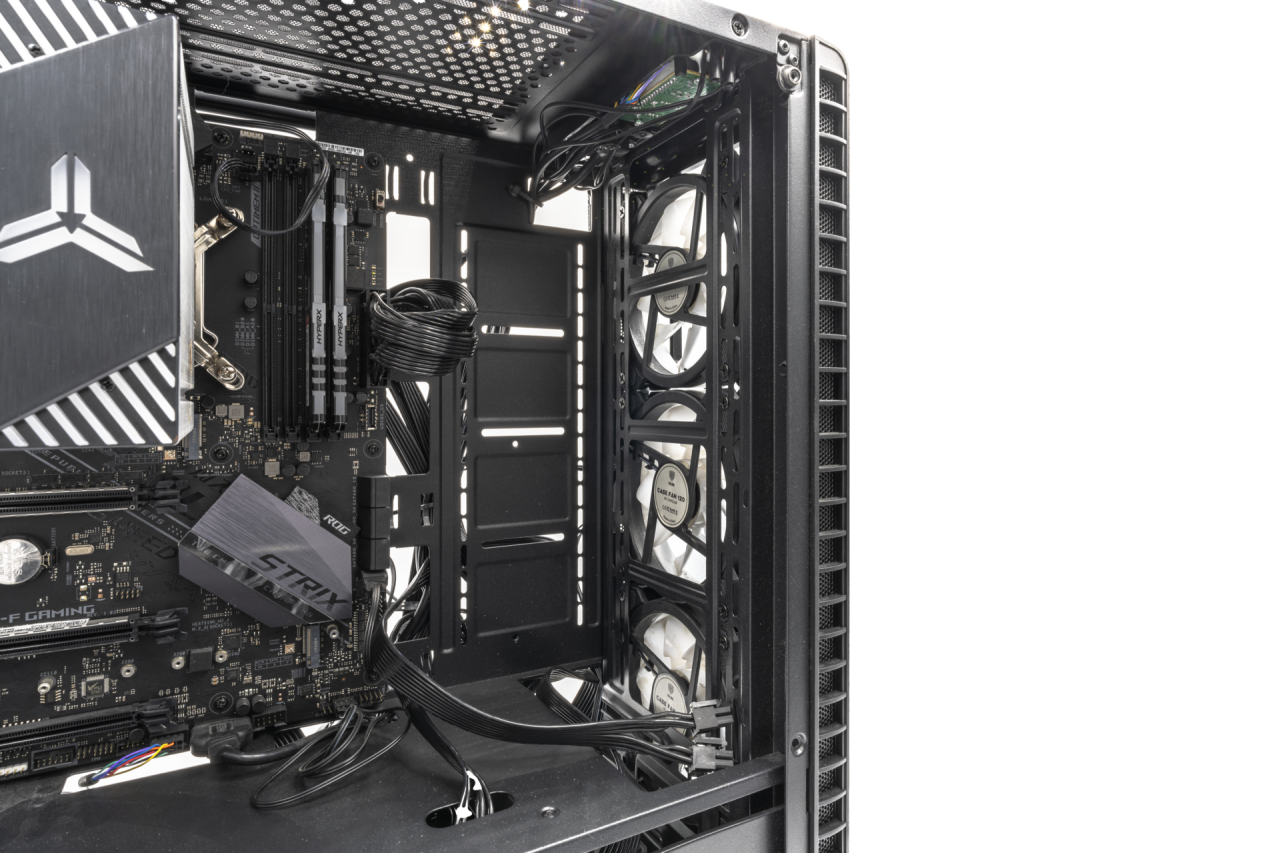 PC da gioco con componenti interni, fatturato Steam in crescita