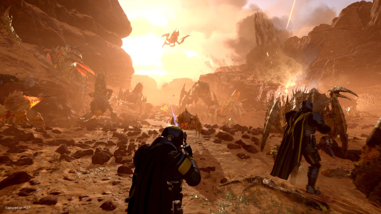 Helldivers 2 trofei: la squadra combatte i Terminidi su un pianeta desertico