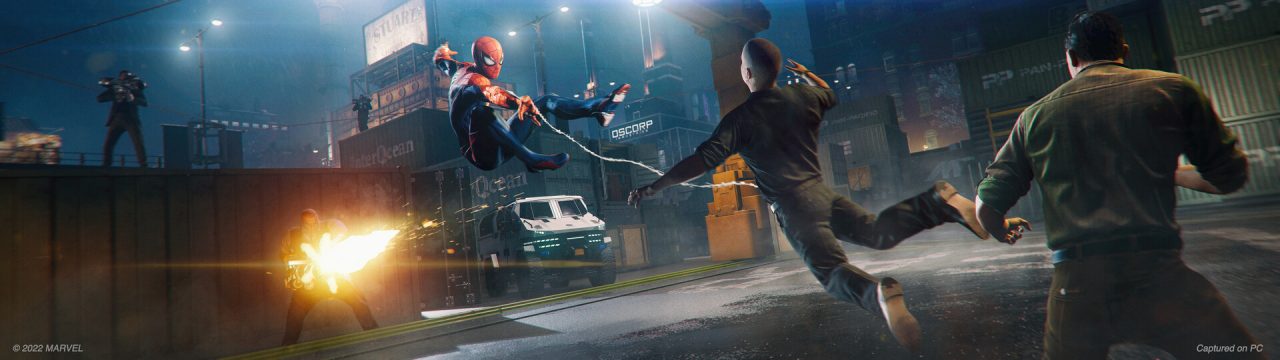 Platino di Spider-Man Remastered: Spider-Man si lancia con la ragnatela contro due criminali