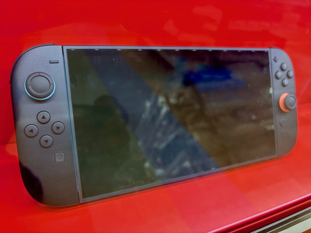 Console Nintendo Switch 2 in modalità portatile per un possibile Palworld