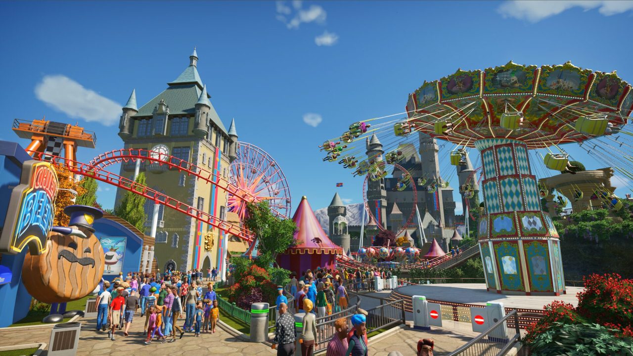 Planet Coaster trofei: giostre colorate e visitatori in un parco soleggiato