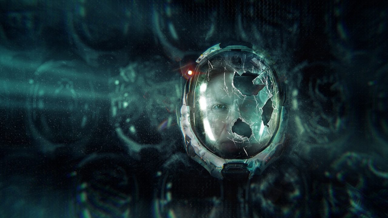 Platino di Returnal: il casco spezzato di Selene tra riflessi e vetri rotti