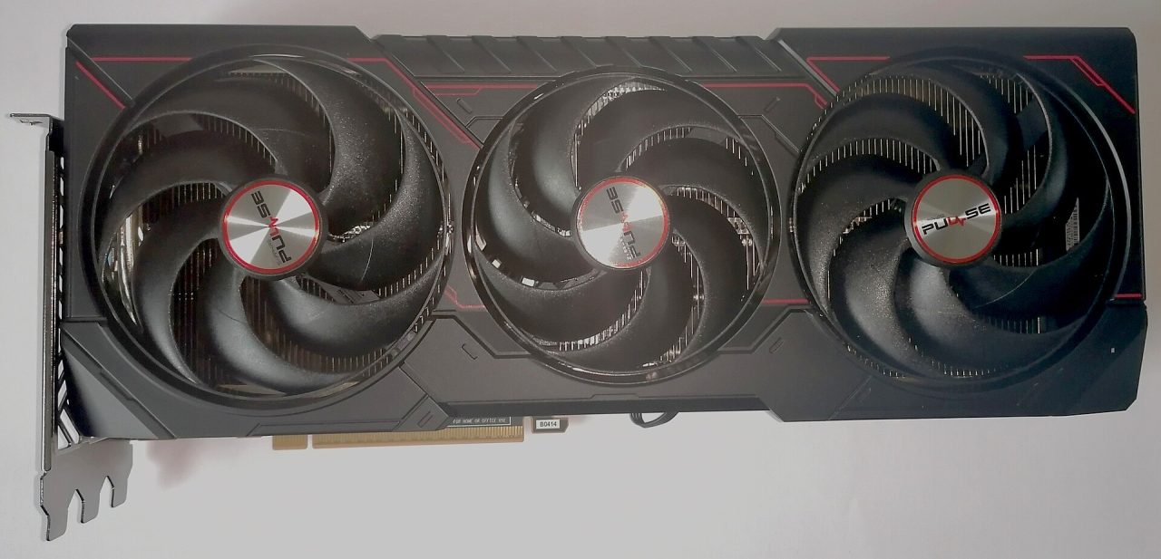 Rincari AMD Radeon dopo il prezzo RTX 5080: una Radeon RX 9070 XT a tre ventole