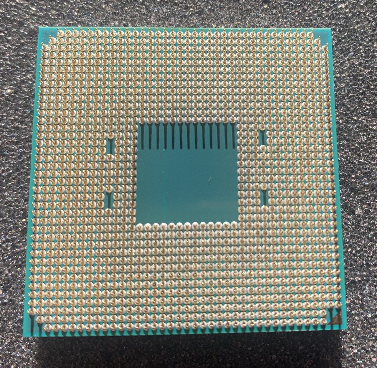 CPU AMD Ryzen a otto core per socket AM4, parente del Ryzen 7 5800X3D