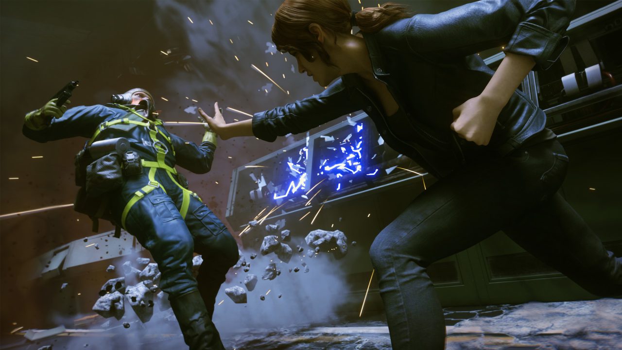 Jesse Faden in combattimento in Control, in offerta nei saldi d'autunno Steam