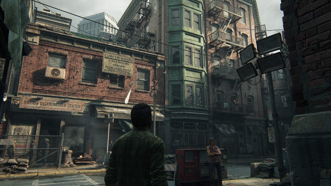 The Last of Us Parte I trofei: Joel cammina in una strada della città