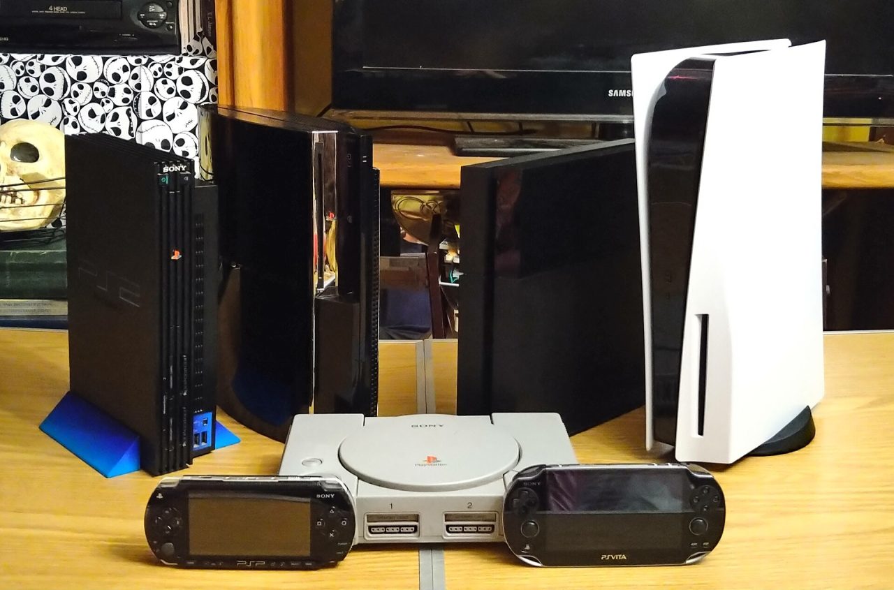 Le console PlayStation, dalla prima alla quinta, e il futuro dei giochi fisici
