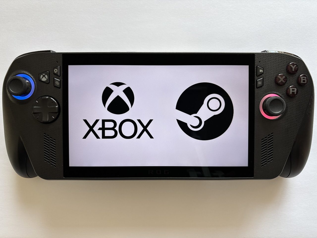 La console portatile ROG Xbox Ally X, realizzata da ASUS con Xbox