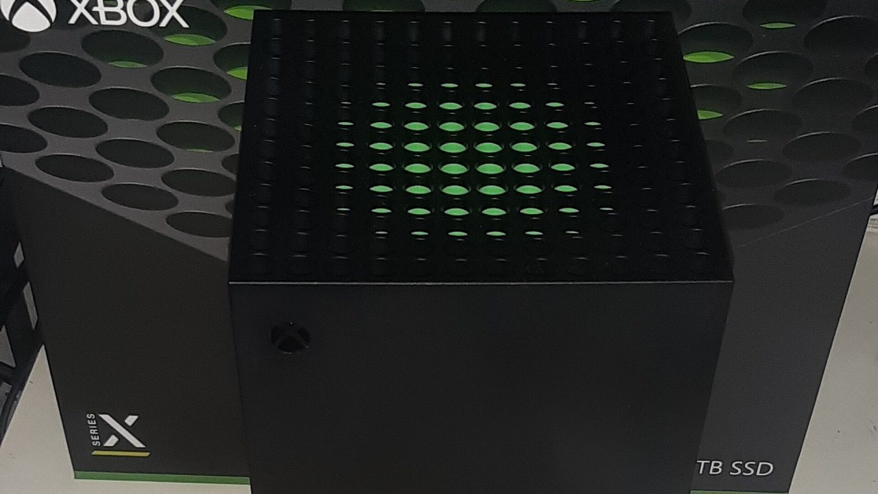 Console Xbox Series X con controller, destinazione dei giochi sviluppati con Defold