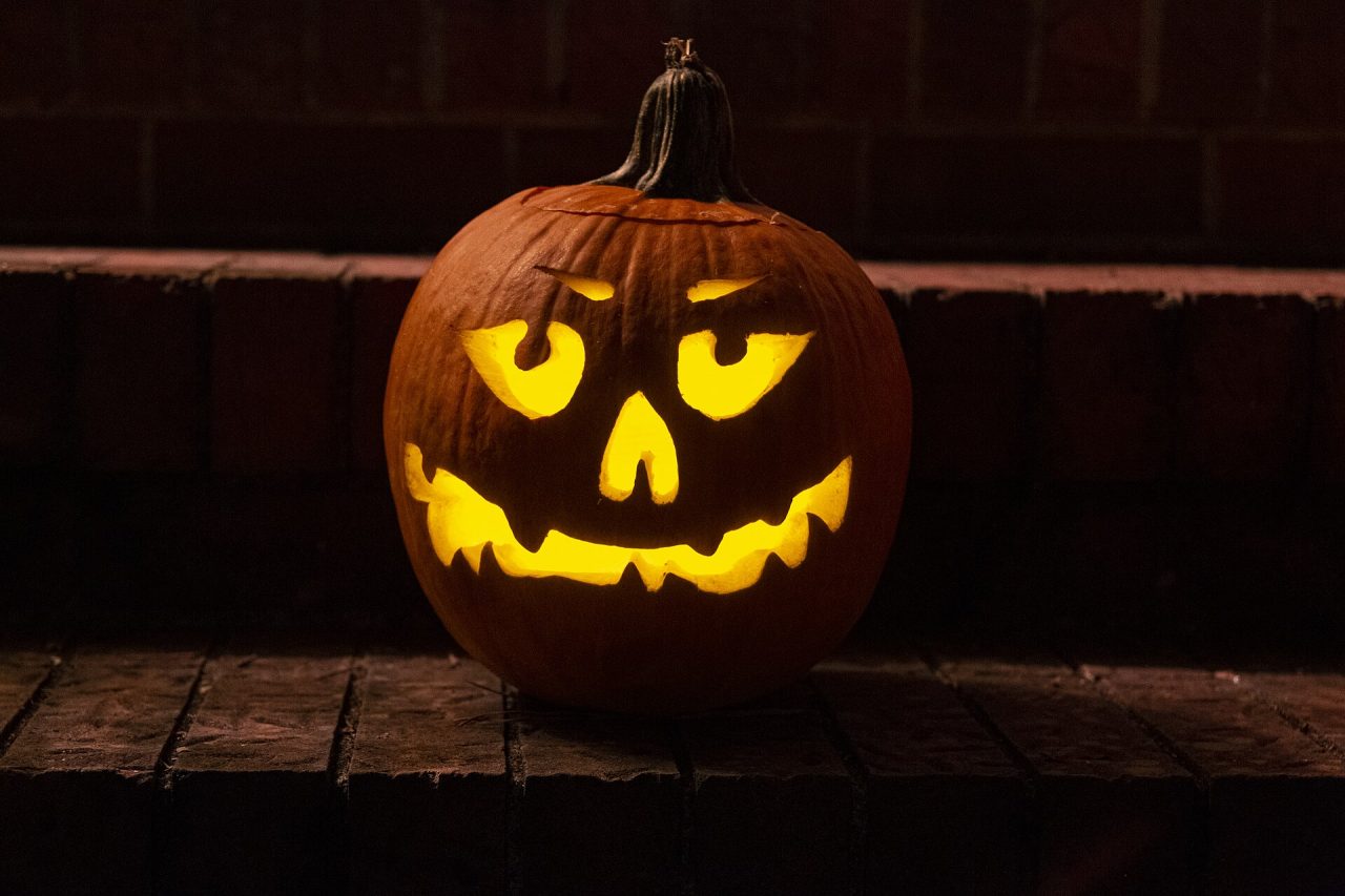 Zucca di Halloween illuminata per i saldi Screaming Deals dell'eShop